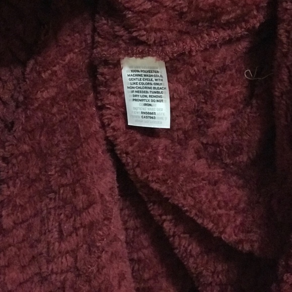 Nordstrom Plush Jacquard Robe in Burgundy Spice Size Medium/large . - Picture 4 of 4